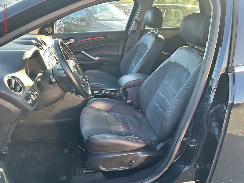 Ford Mondeo (2010) 2.2 TDCi, Titanium, xenon - fotka 9 z 16