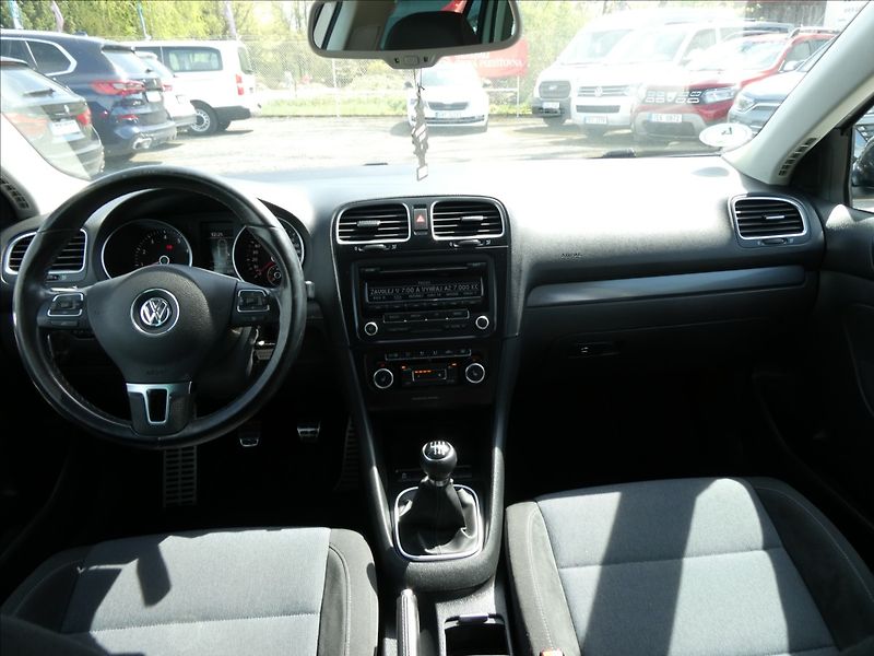 Volkswagen Golf 1,4 TSi 90kW STYLE,auto klima - fotka 26 z 43