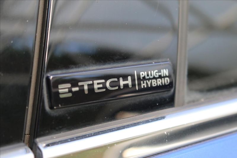 Renault Captur (2020) 1,6 Intens E-TECH Plug-in - fotka 15 z 71