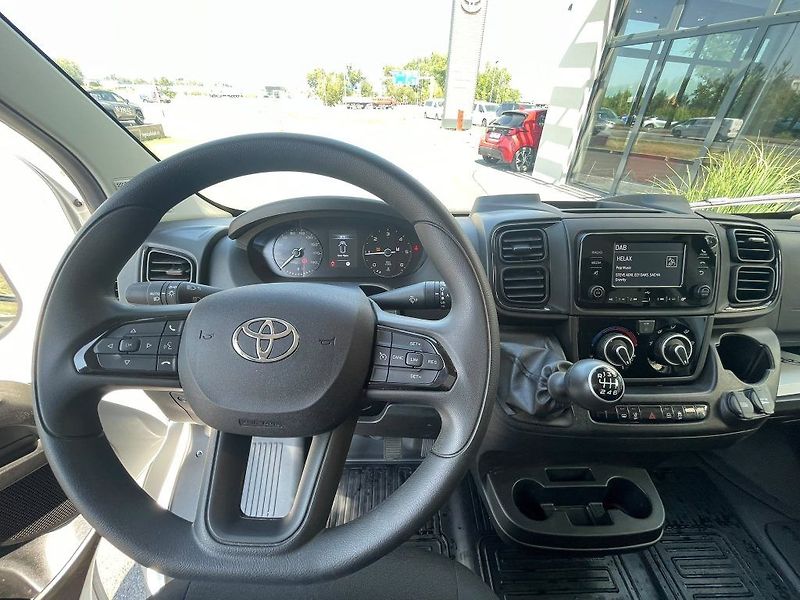 Toyota Proace Max 2.2D 120k 6 MT Life - fotka 17 z 24