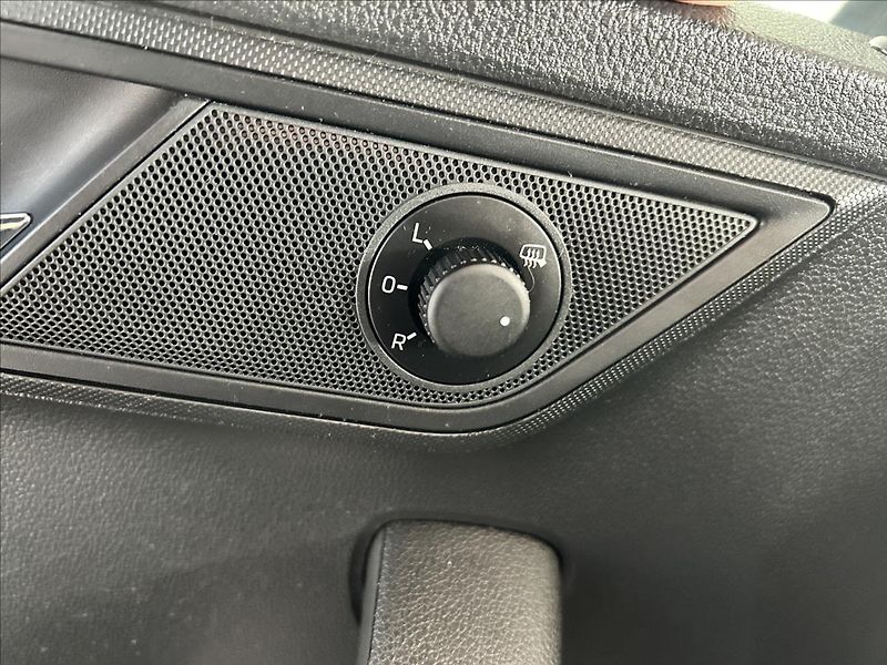 Škoda Fabia 1,0   TSI 70kW,SERVISKA,PŮVOD - fotka 9 z 23