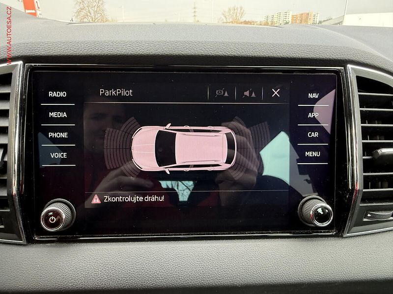 Škoda Karoq (2019) 2.0 TDi 4x4, ČR, Style, DSG - fotka 17 z 22