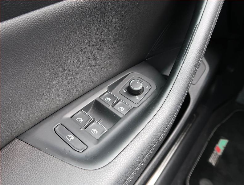 Volkswagen Passat (2016) Highline 2.0 TDI, Automat - fotka 18 z 21