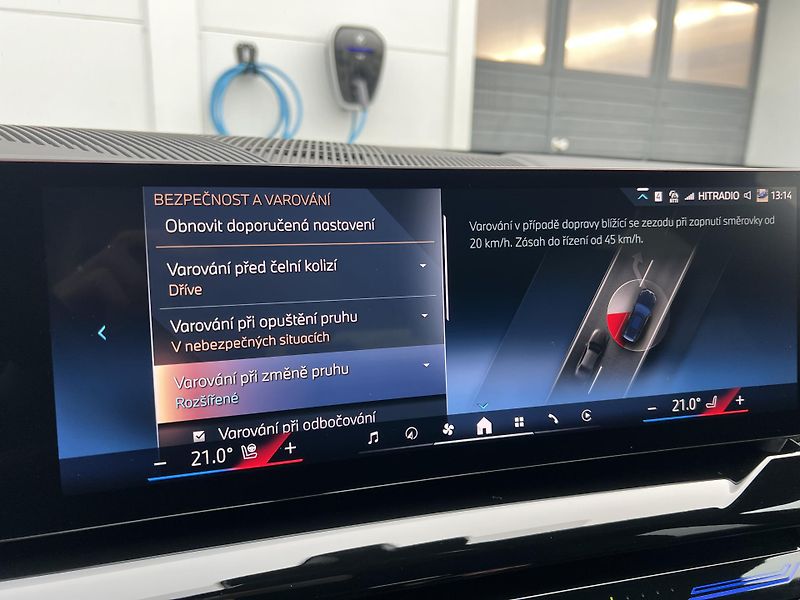 BMW Řada 5 520d xDrive Touring M-Sport - fotka 17 z 31