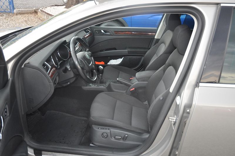 Škoda Superb II 2.0TDi 103kW KOMBI Elegance - fotka 6 z 20