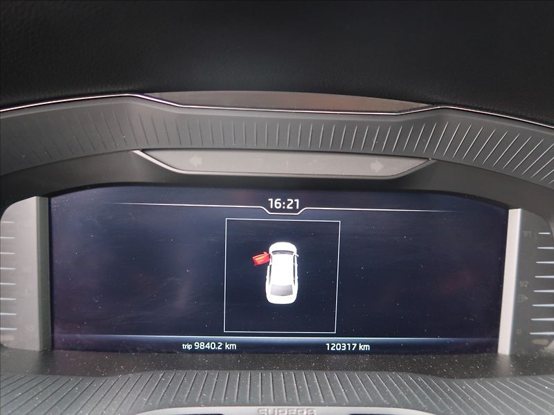 Škoda Superb 2,0 TSi,200kW,NovéČR,L&K,4x4 - fotka 11 z 32
