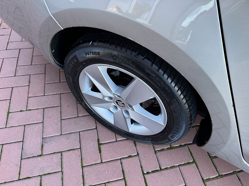 Škoda Octavia (2013) 2.0TDi  Klima Tempomat BT - fotka 43 z 45