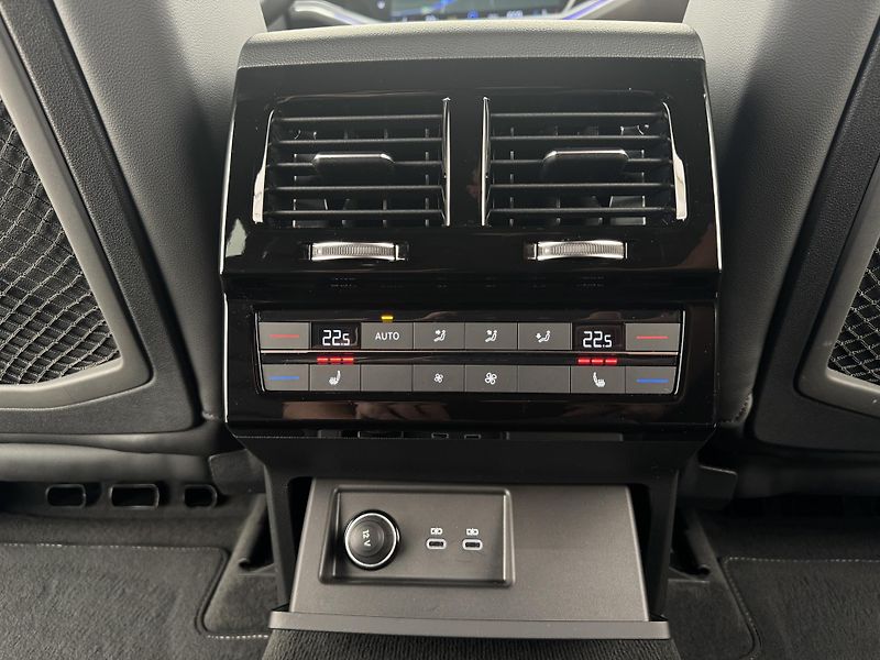 Volkswagen Touareg 3.0Tdi*1-MAJ*DPH*R-LINE*HUD* - fotka 18 z 47