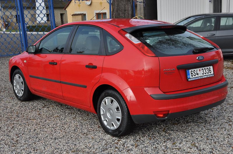 Ford Focus 1.4i 59kW - fotka 4 z 12
