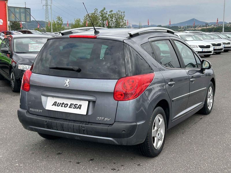 Peugeot 207 (2010) 1.4 16V, 1.maj,ČR, AC, park - fotka 4 z 15