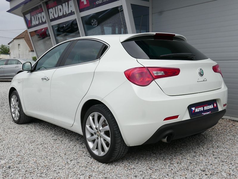 Alfa Romeo Giulietta 1,4T 120PS ČR - fotka 10 z 32