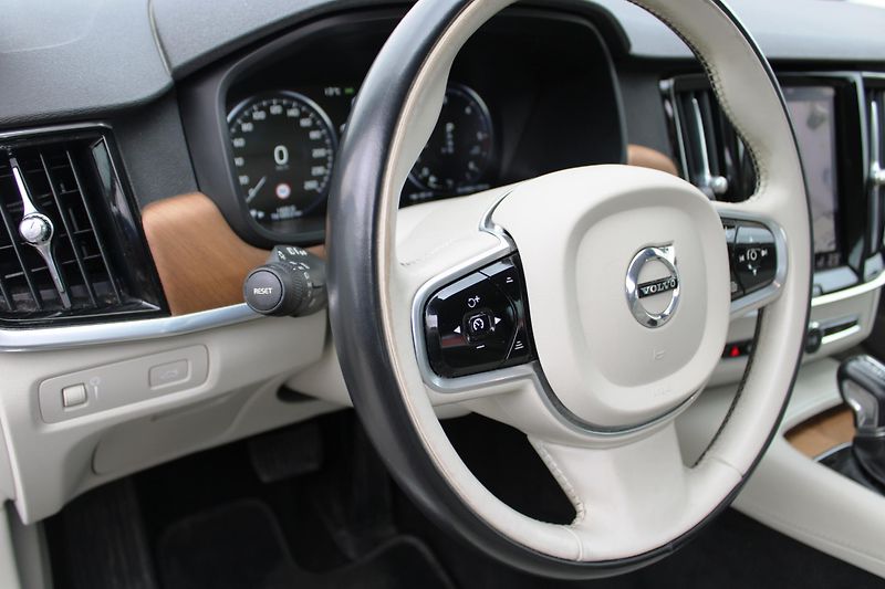 Volvo S90 (2017) 2.0d KŮŽE NAVI KLIMA LED 4x4 - fotka 20 z 29