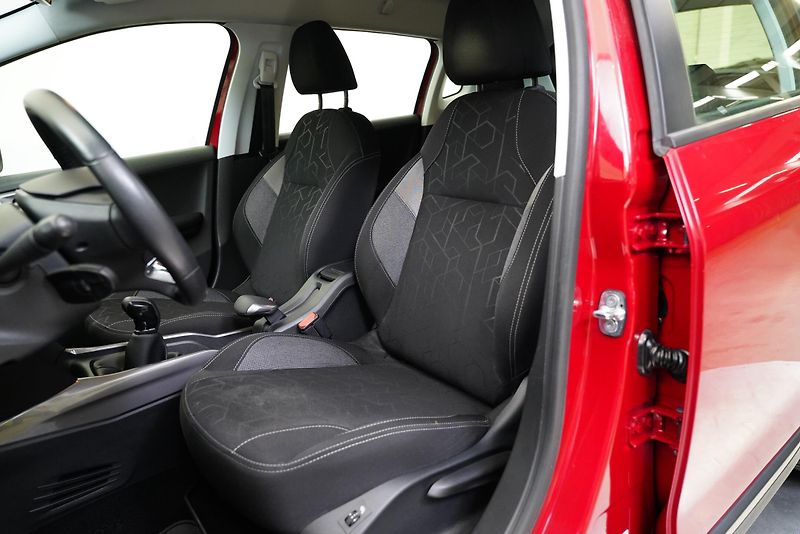 Peugeot 2008 - fotka 11 z 28