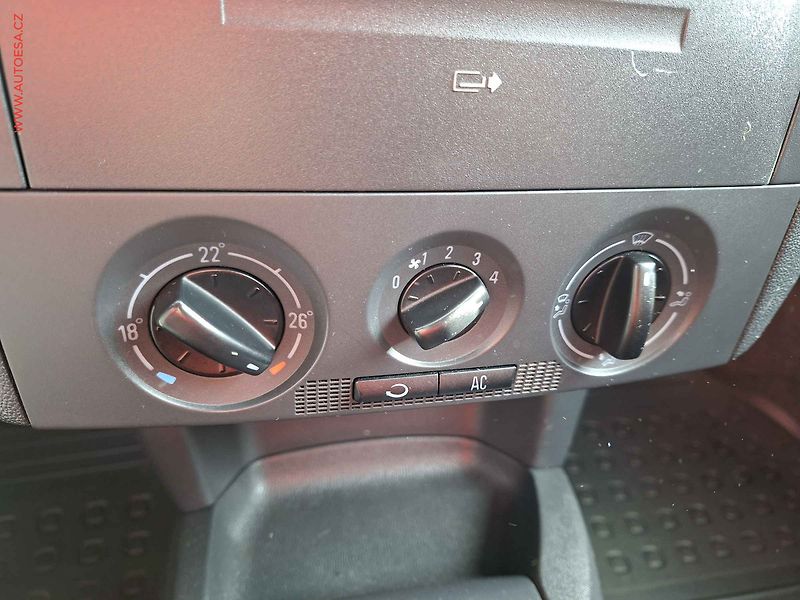 Škoda Fabia (2004) 1.4 TDi, ČR, AC, výhřev sed - fotka 12 z 17
