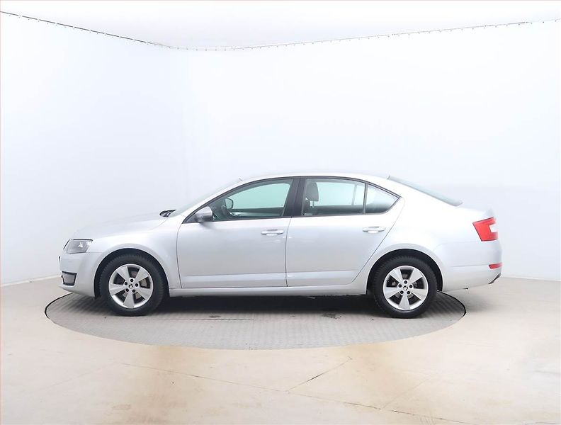 Škoda Octavia (2014) Elegance 2.0 TDI, Xenony - fotka 3 z 14