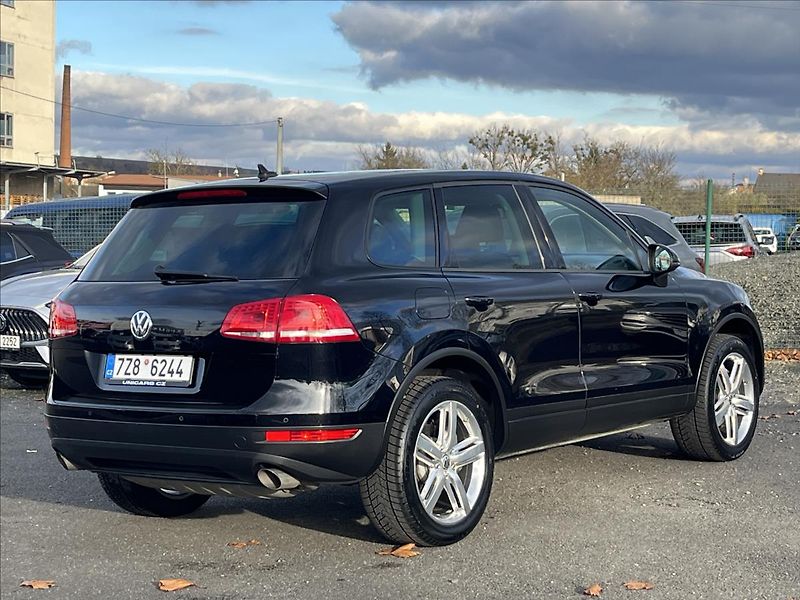 Volkswagen Touareg 3,0 TDI  V6 150 kW DSG 4M - fotka 5 z 36