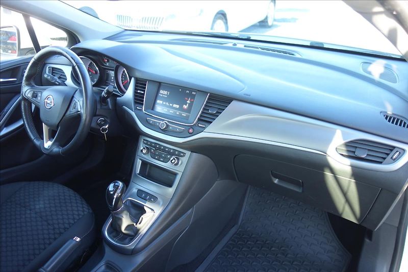 Opel Astra 1,6 CDTi 81KW, ČR, 1 MAJITEL. - fotka 12 z 33