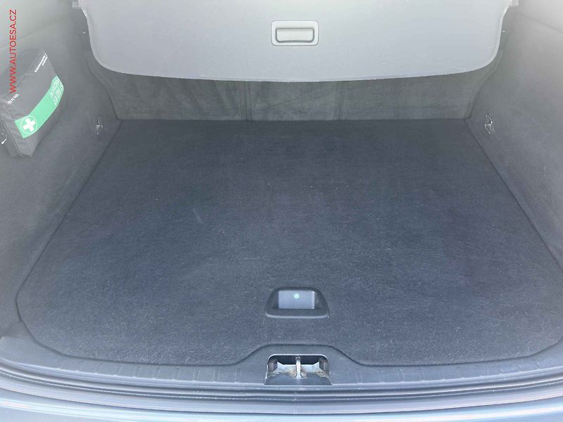 Volvo XC60 (2015) 2.0 D3, 2.maj,ČR, servis - fotka 7 z 23