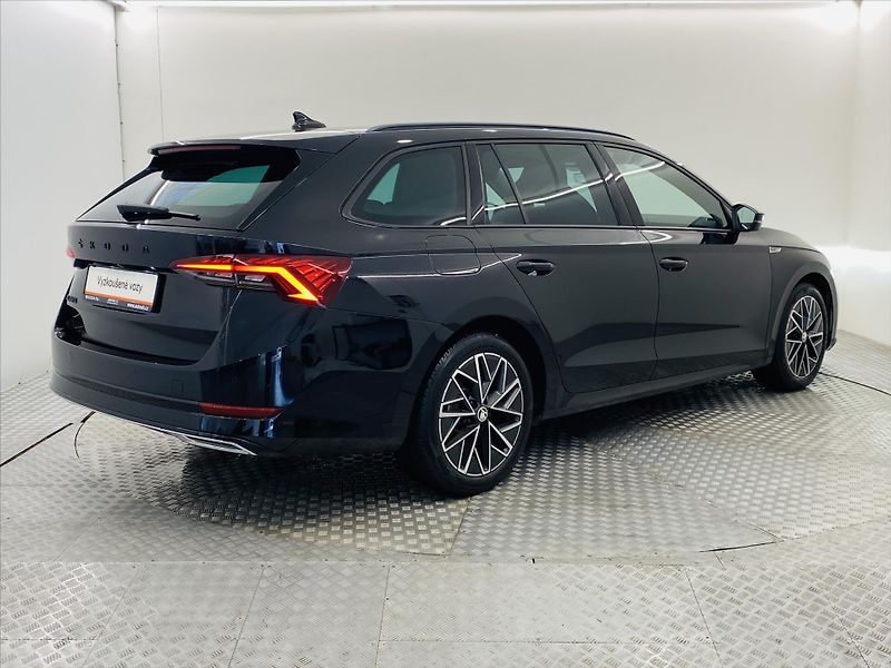 Škoda Octavia 2,0 TDI 110kW DSG SportLine - fotka 2 z 27