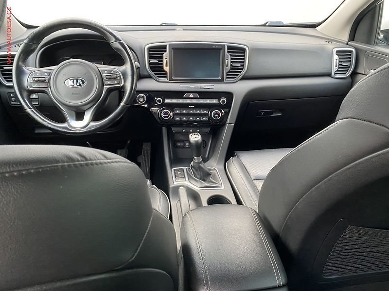 Kia Sportage (2017) 1.6 GDi DreamTeam, Kůže, navi - fotka 8 z 19