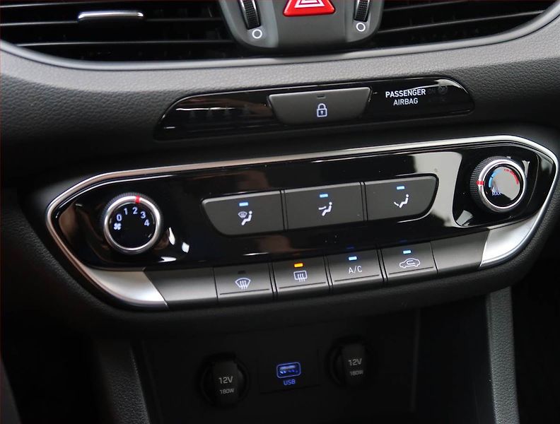 Hyundai i30 (2022) 1.0 T-GDI, ČR,1.maj - fotka 17 z 21