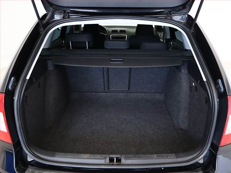 Škoda Octavia (2010) 1.6 TDI, Xenony, Tempomat - fotka 11 z 15