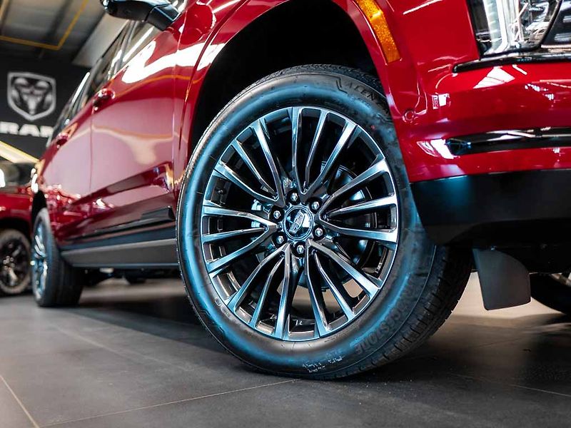 Cadillac Escalade (2026) 6.2 ESV Sport Platinum 2026 - fotka 50 z 50
