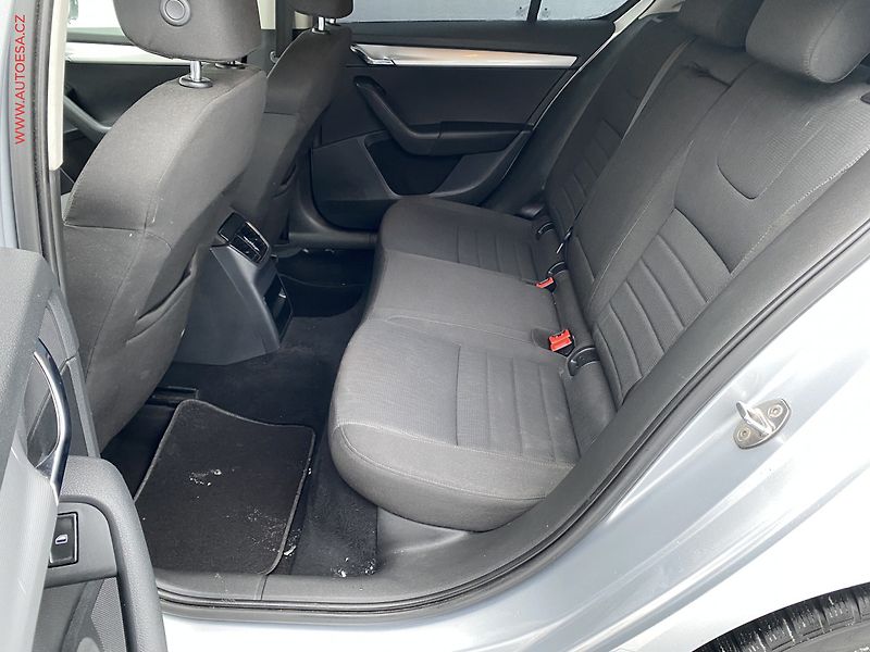 Škoda Octavia (2014) 1.6 TDi, ČR, AC, výhřev sed - fotka 10 z 17