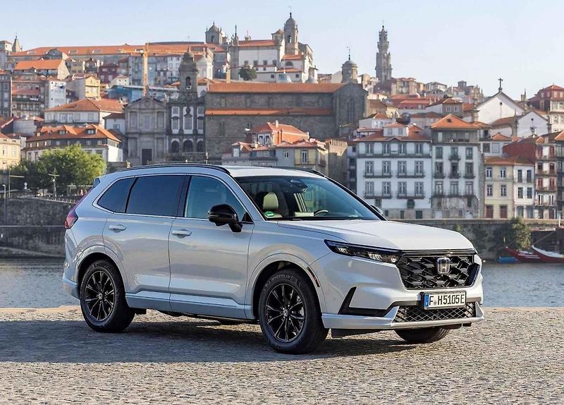 Pětice finalistů soutěže Auto roku 2024 v ČR.