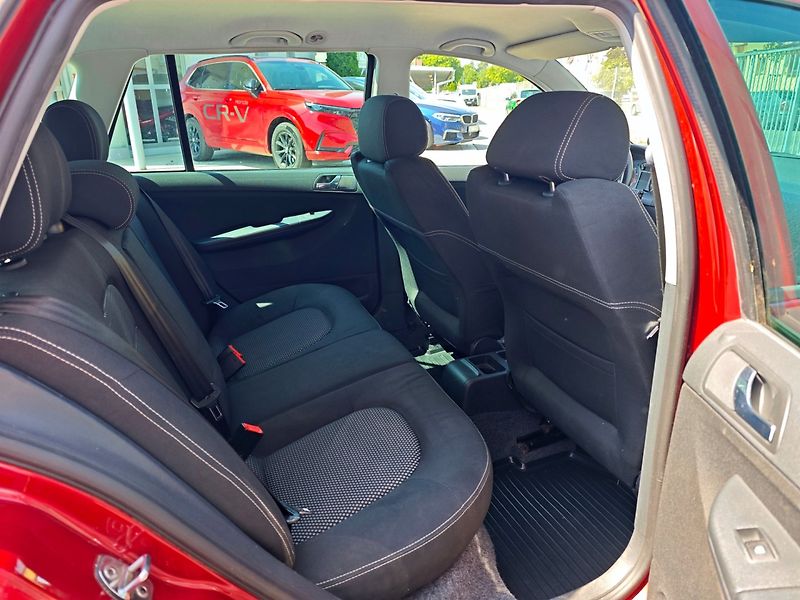 Škoda Fabia (2007) 1.2 HTP Elegance nové ČR 1.maj - fotka 12 z 32