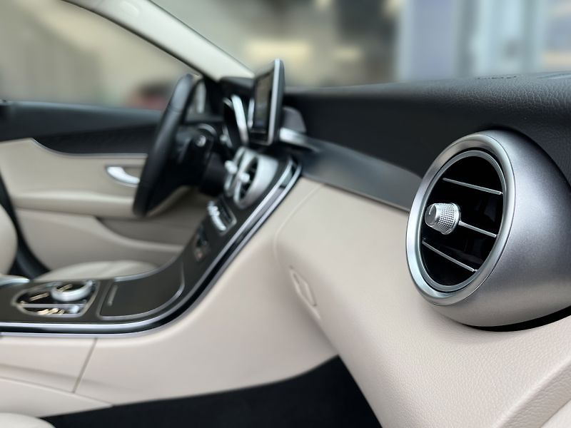Mercedes-Benz Třídy C 160 AMG Line - fotka 18 z 21