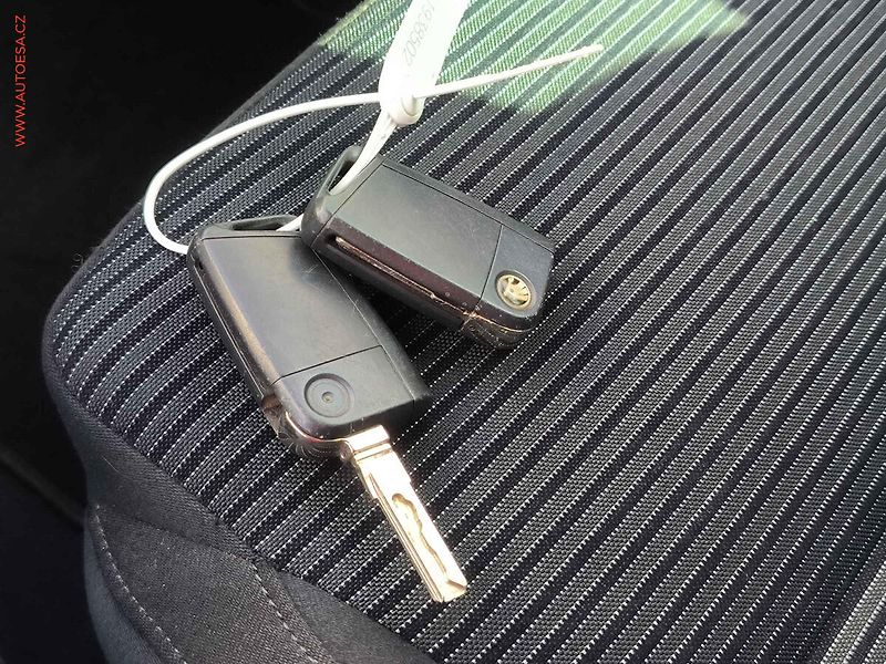 Škoda Octavia (2015) 2.0 TDi, Sport, DSG - fotka 23 z 23