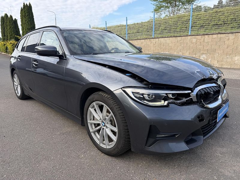 BMW Řada 3 Kombi 330i 190kW závěs  - fotka 1 z 19