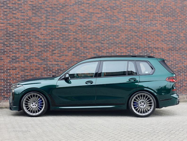 BMW X7 (2023) ALPINA XB7 4.4 V8 Skylounge - fotka 12 z 52