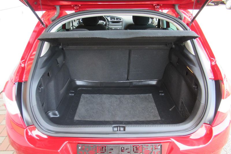 Citroën C4 1.6 VTi KLIMA TAŽNÉ 1.MAJITEL - fotka 18 z 21