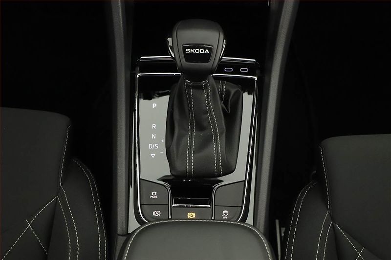 Škoda Karoq (2025) 1.5 TSI, Sportline, Navigace - fotka 12 z 20