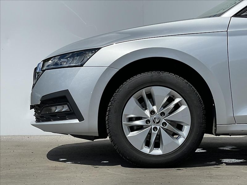 Škoda Octavia 1,5 TSI Ambition Plus KESSY - fotka 19 z 23
