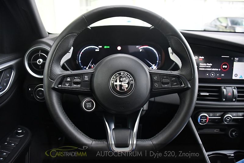 Alfa Romeo Giulia 2.0T 16V 206kW VELOCE AT8 Q4 - fotka 28 z 53