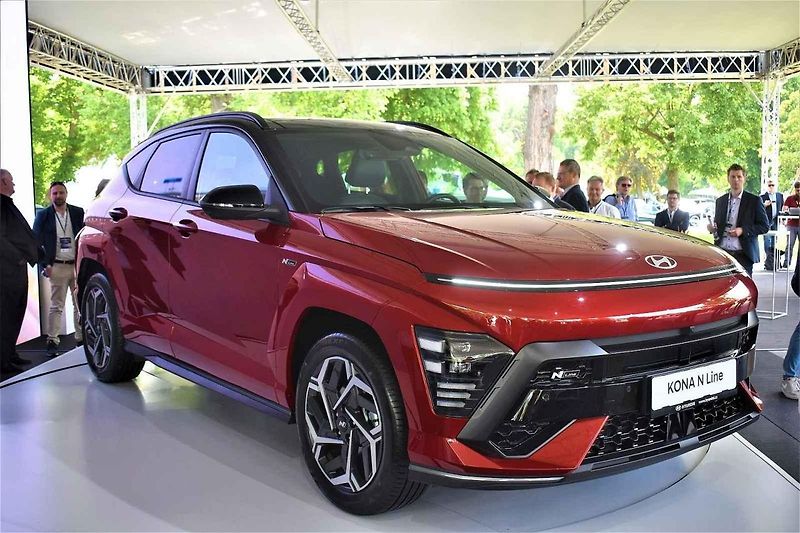 V případě Mustangu zatím nejsou známé výkonové parametry a ani cena