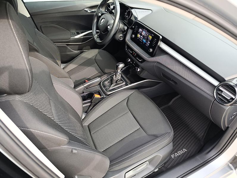 Škoda Fabia 1.5TSI 110kW ČR 1.MAJ DPH - fotka 19 z 30
