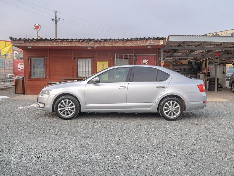 Škoda Octavia (2012) ČR 1.2TSI – NAVIGACE - fotka 8 z 44