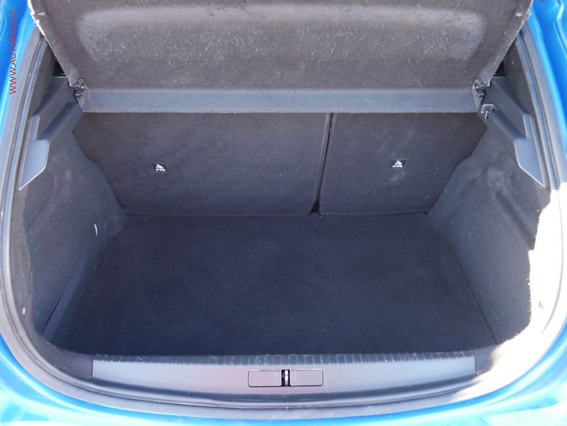 Peugeot 208 (2022) 1.2PT, Allure - fotka 7 z 23