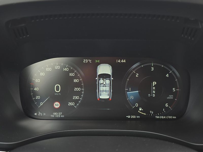 Volvo XC60 (2018) 2.0 D4 Drive-E A/T 140kW 4x4, - fotka 17 z 27