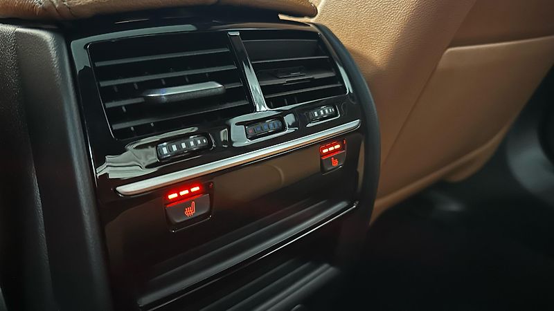BMW Řada 5 XDIRVE/SPORT LINE/2 SADY GUM - fotka 25 z 55