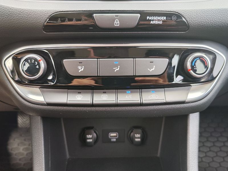 Hyundai i30 1.0 T-GDI/88kW Comfort - fotka 17 z 28