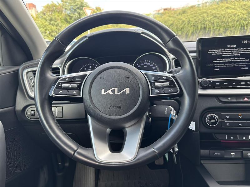 Kia Ceed 1,0 TGDi SPIN ZÁRUKA CARPLAY - fotka 16 z 36