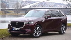 Mazda CX-80 je až luxusní rodinný koráb.