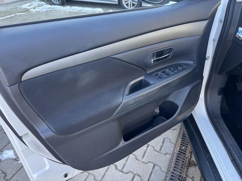 Mitsubishi Outlander 2,2Di-D, ČR, 1.MAJ.,DPH - fotka 6 z 17