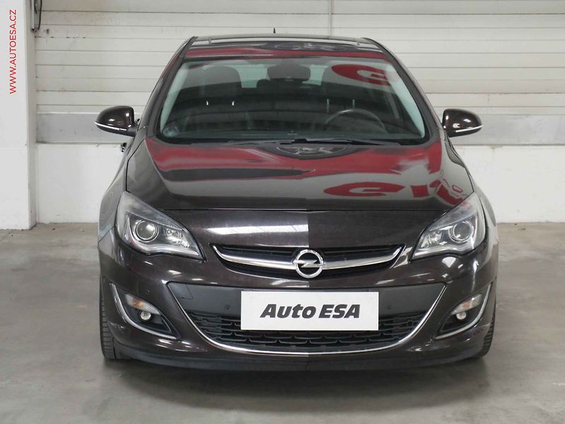 Opel Astra (2013) 1.6T, AT, park.čidla - fotka 2 z 20