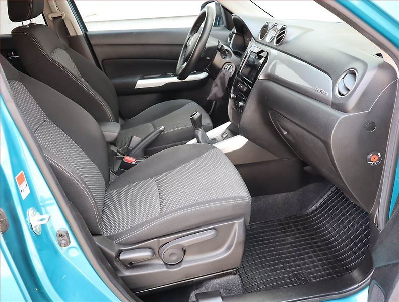 Suzuki Vitara (2016) 1.6 VVT, 4X4, Serv.kniha - fotka 9 z 17